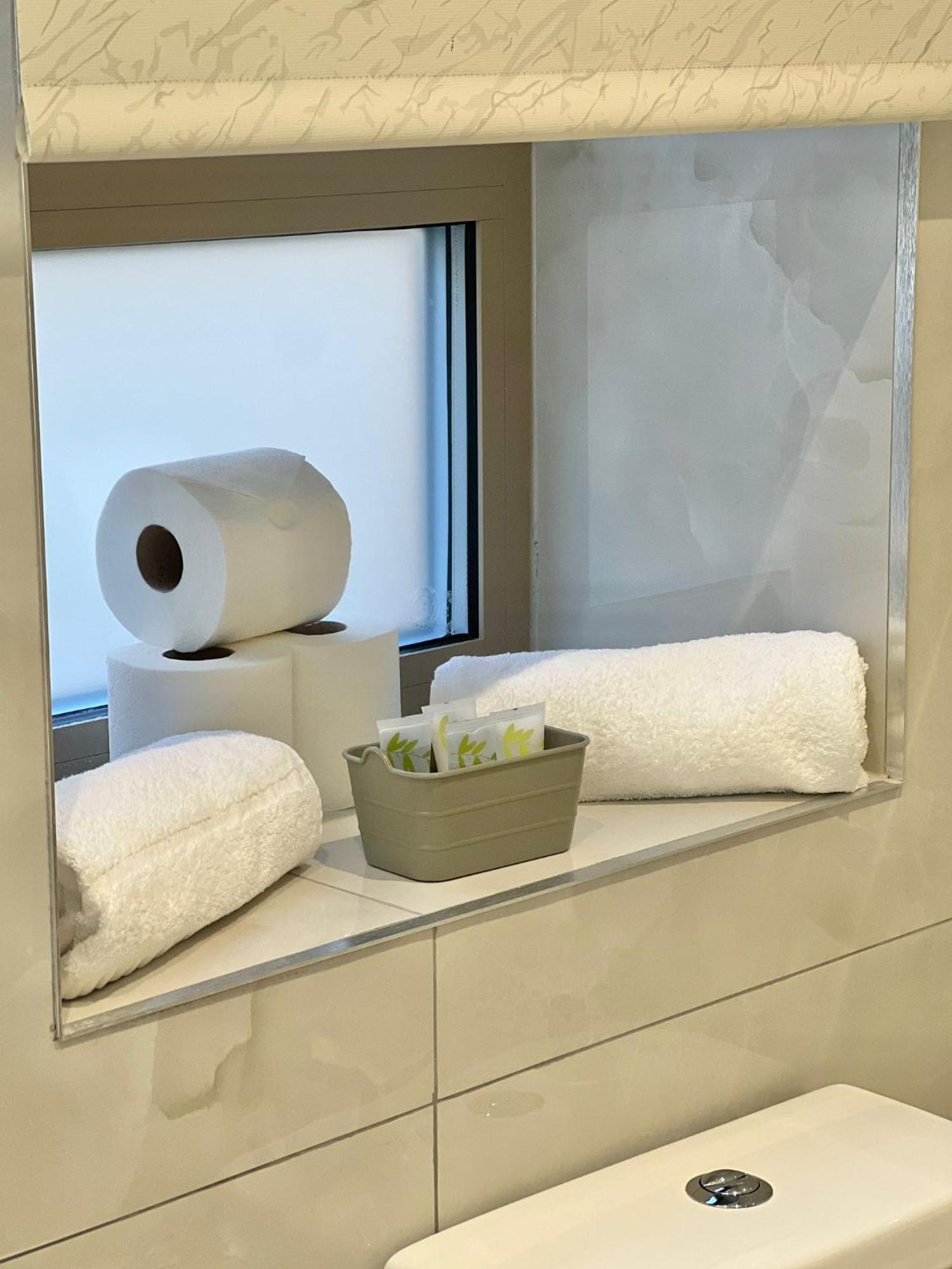 Kensington House By Solitaire Suites Slough Bagian luar foto