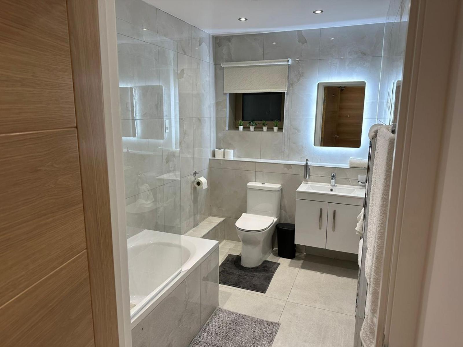 Kensington House By Solitaire Suites Slough Bagian luar foto