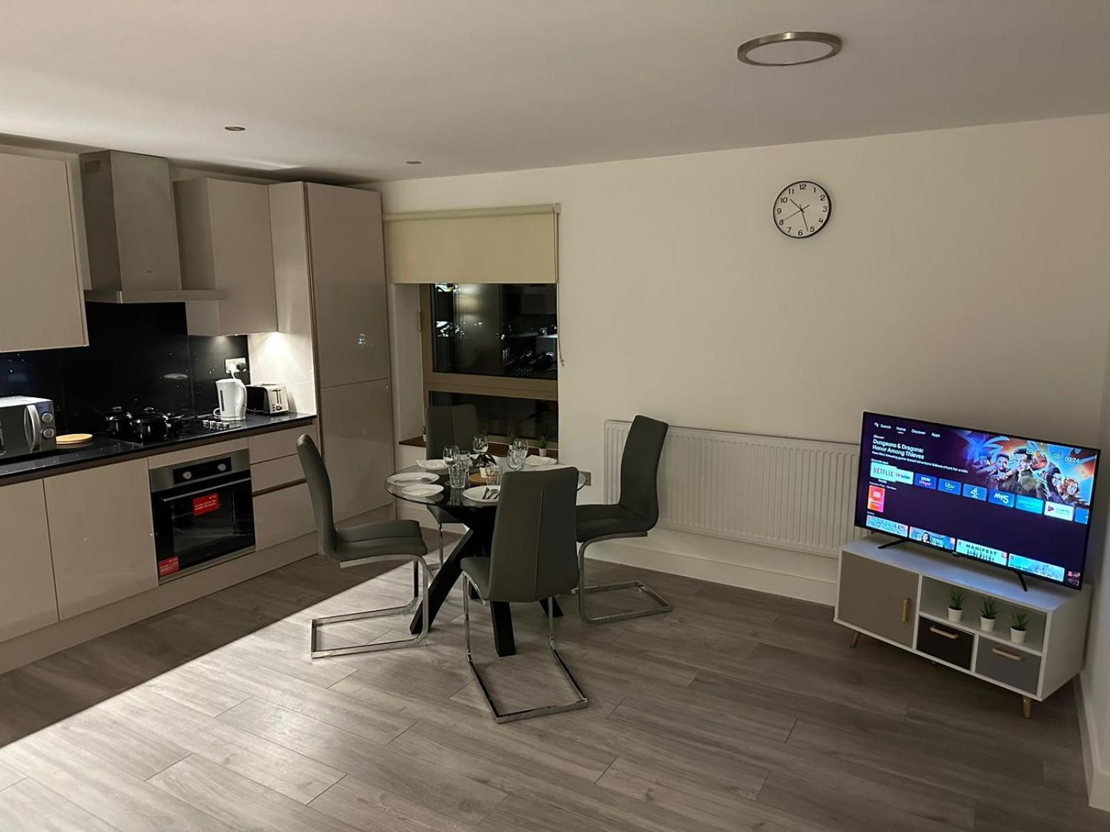 Kensington House By Solitaire Suites Slough Bagian luar foto