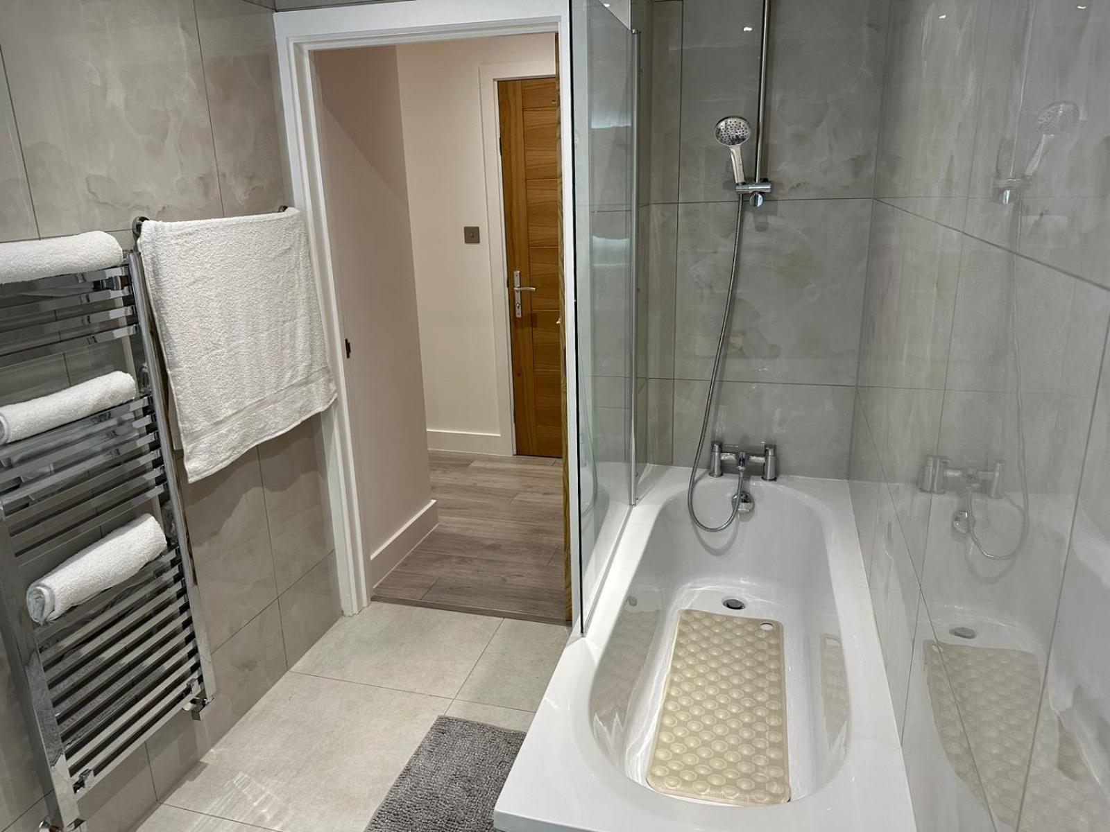 Kensington House By Solitaire Suites Slough Bagian luar foto